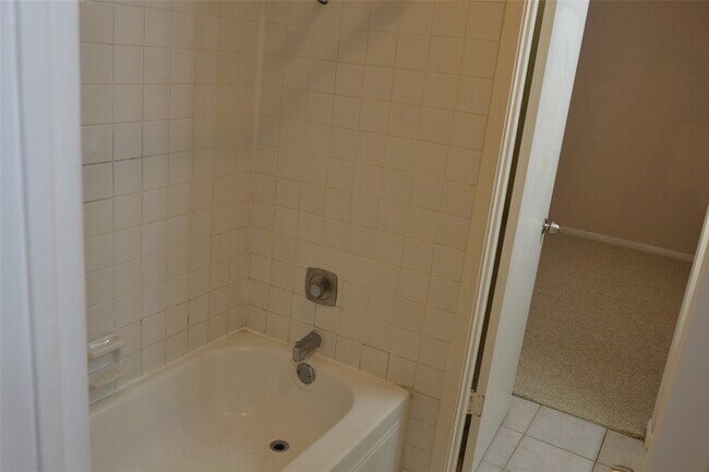 Building Photo - 6111 Beverly Hill St