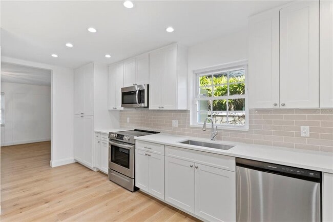 Building Photo - 4704 W Brookwood Dr