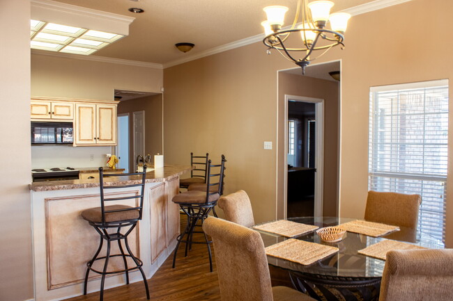 Building Photo - Charming 3 bedroom home