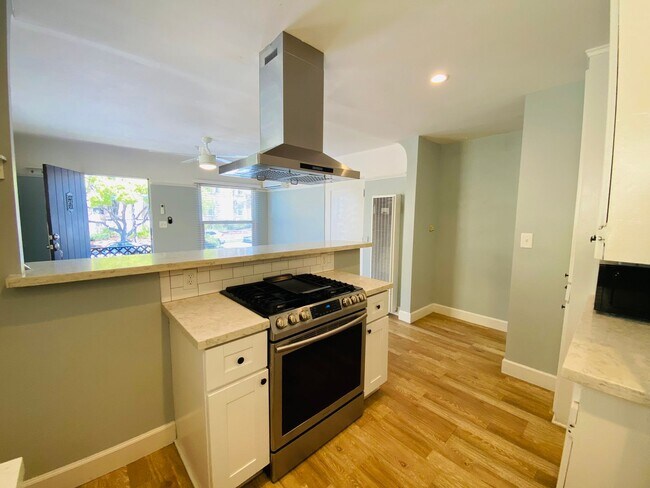 Building Photo - Charming 1 Bedroom North Park Apartment! Assigned Garage! Patio! In Unit Wash/Dryer!