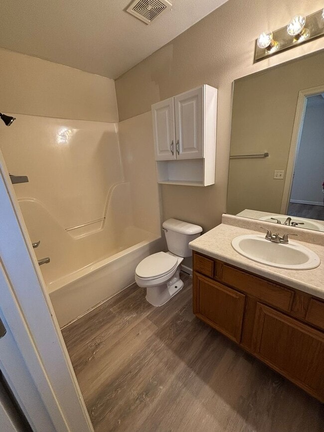 Building Photo - 3-Bedroom, 2-Bathroom Single Family Home i...