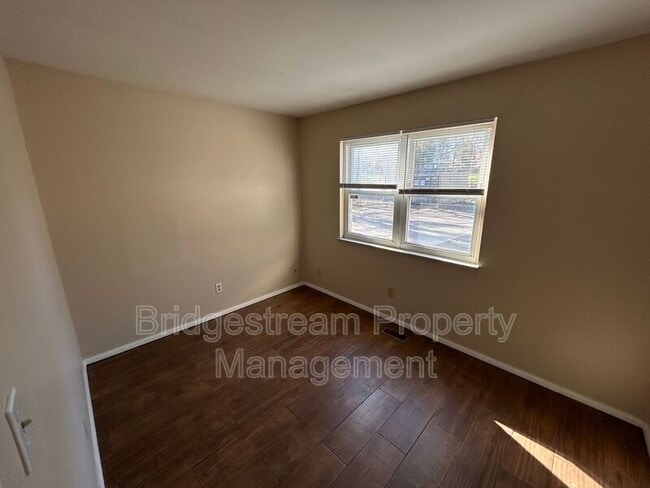 Building Photo - 1901 Hazel Ave