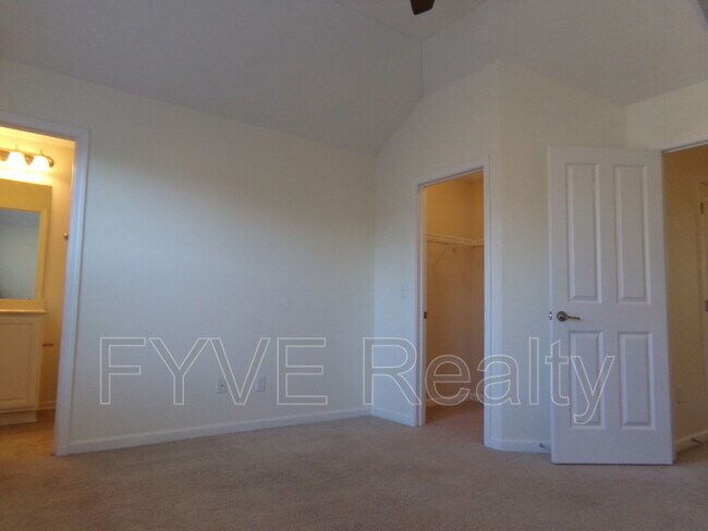 Building Photo - 467 Westgreen Ln