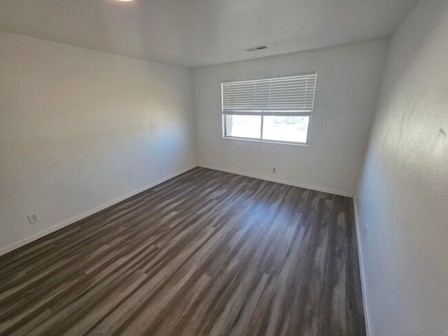 Building Photo - Ferron Rental