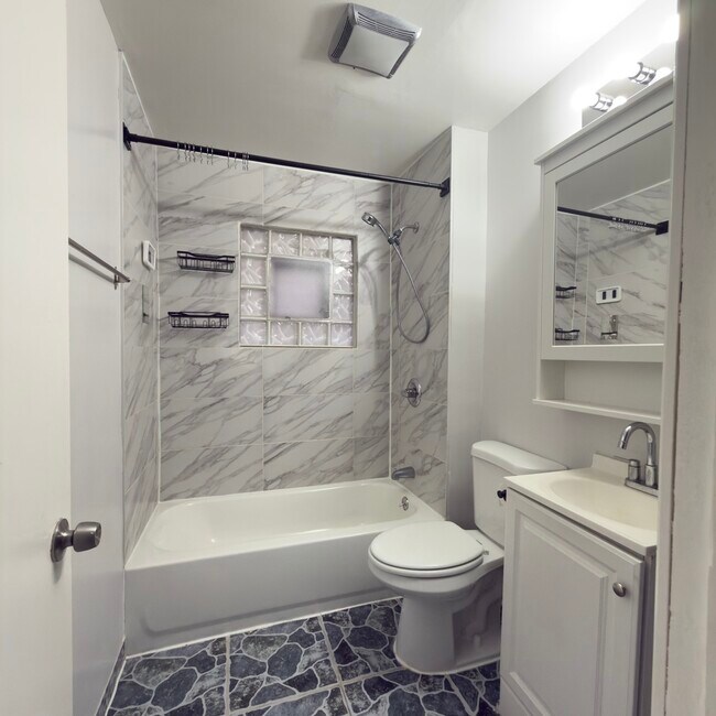 Building Photo - 4232 S California Ave