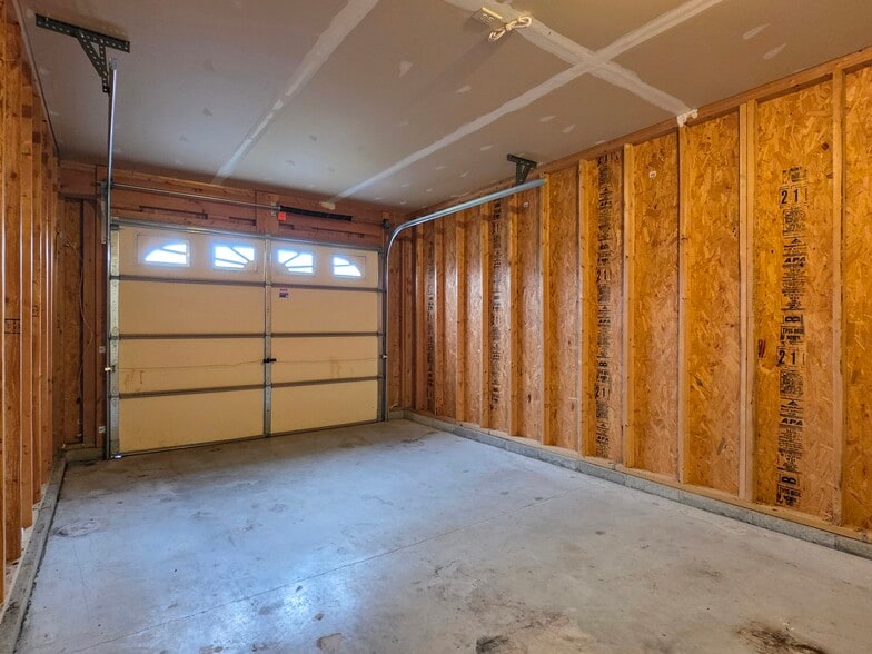 Building Photo - 14 Gable Dr