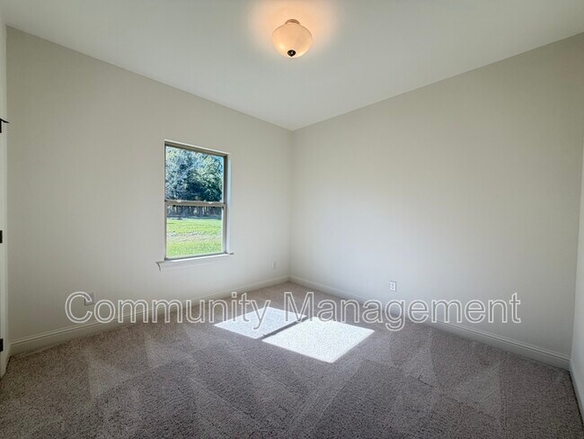 Building Photo - 3696 Waterbury Ave