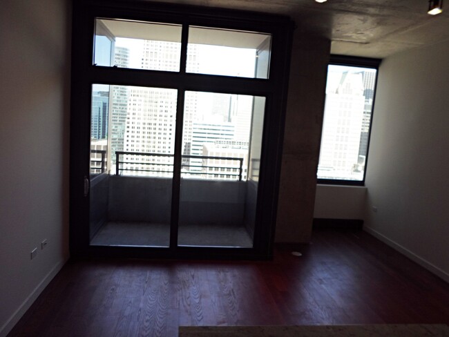 Building Photo - 235 W Van Buren St