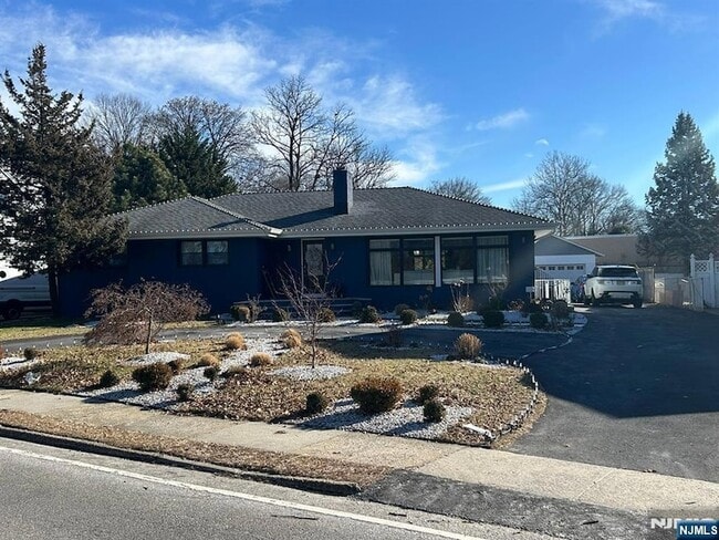 Building Photo - 126 Riverside Ave