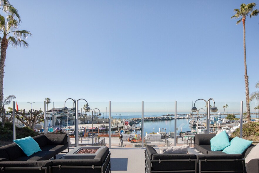 Building Photo - 360 The Village