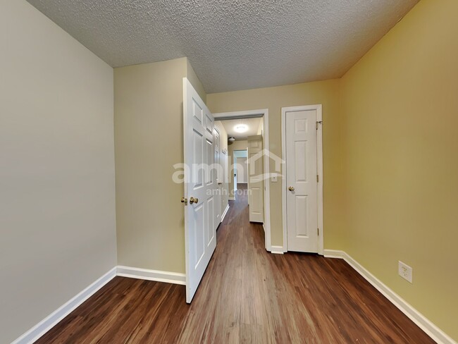 Building Photo - 5 Milsey Bay Circle