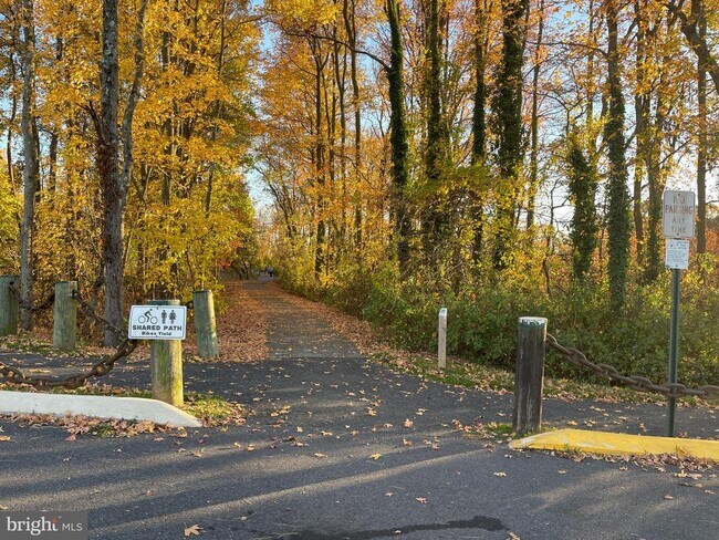 Building Photo - 417 Kemper Rd