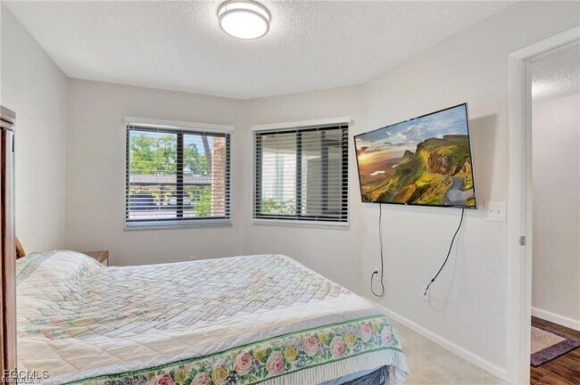 Building Photo - 7406 Lake Breeze Dr