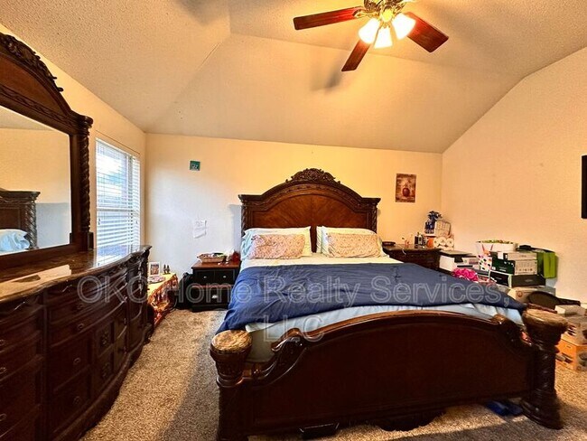 Building Photo - 17316 Valley Crst