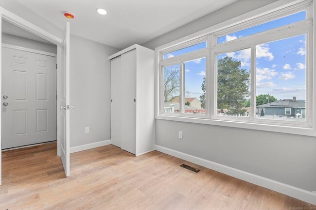 Building Photo - 389 Highland Ave