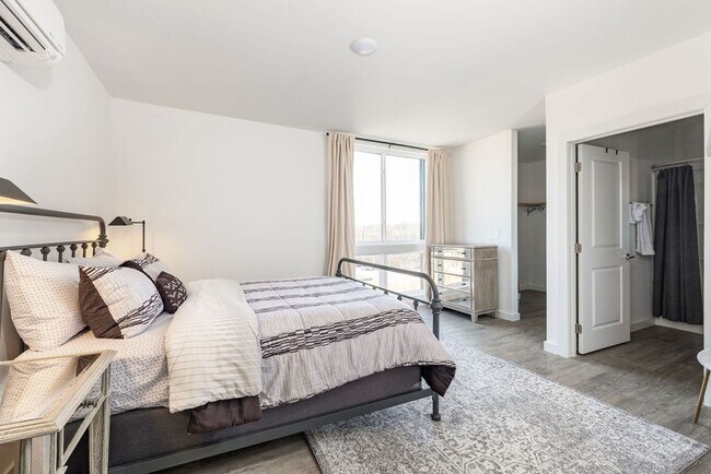 Building Photo - Madison Penthouse