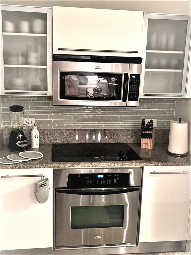 Building Photo - 888 Biscayne Blvd