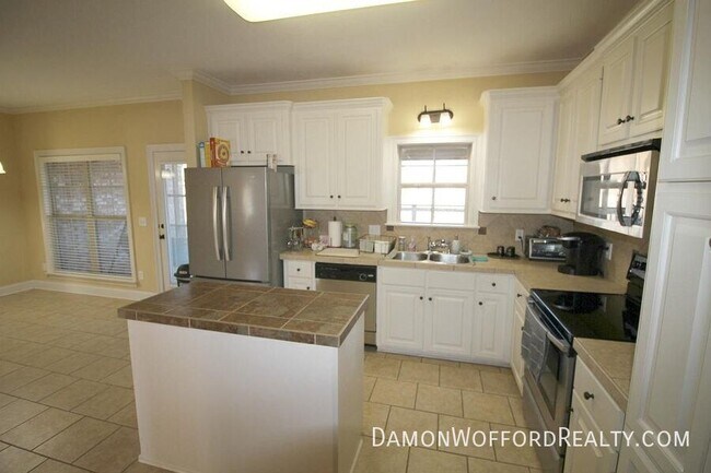 Building Photo - 614 Oak Park Cir