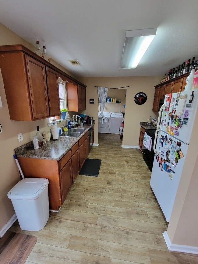 Building Photo - 211 Herschel Dr