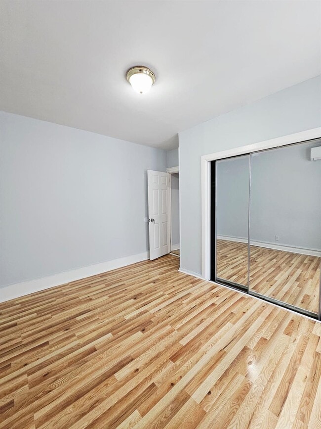 Building Photo - 176 E 93rd St