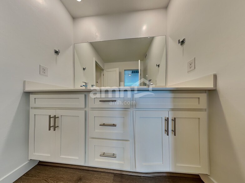 Building Photo - 9543 E Friedel Dr