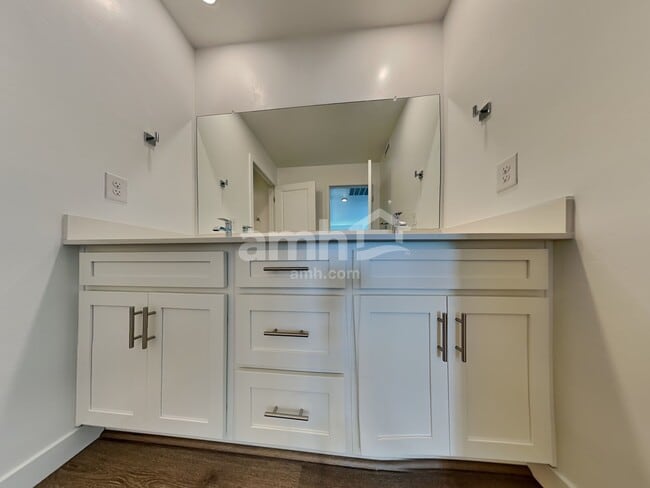 Building Photo - 9620 E Friedel Dr