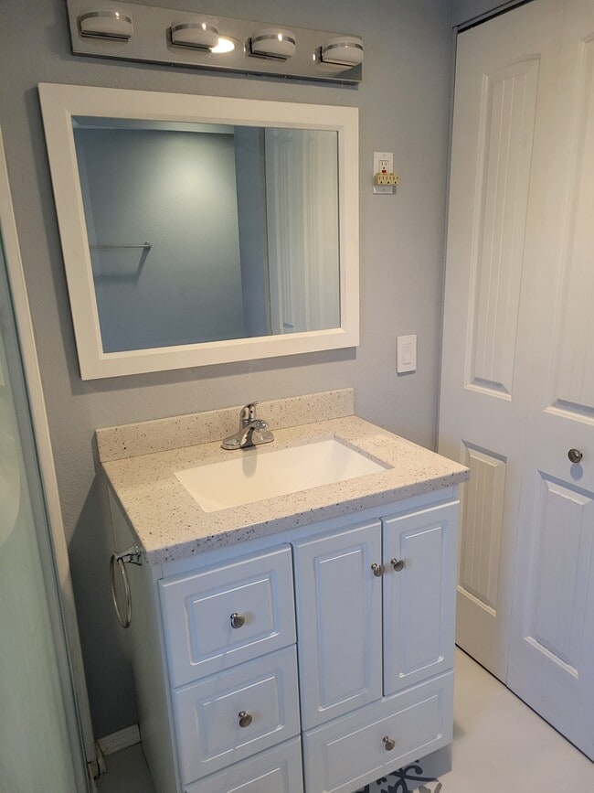 Building Photo - 200 S 8th St