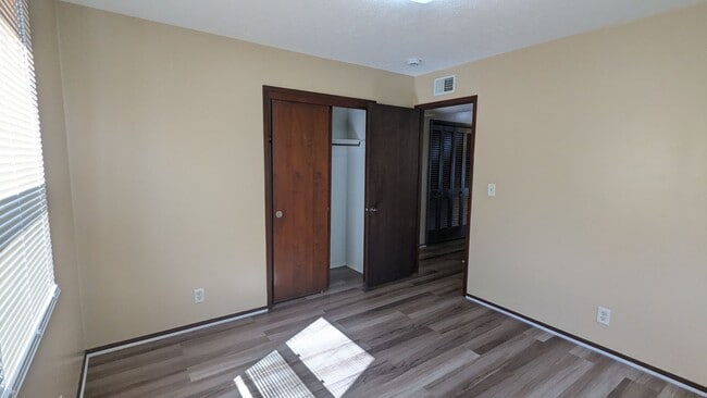 Building Photo - 3-bedroom in Lewis Central