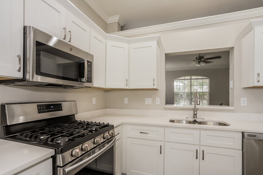Building Photo - 6637 Cambridge Park Dr