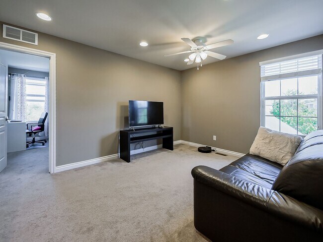 Building Photo - AVAILABLE NOW! Stunning South Lyon Home wi...