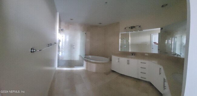 Building Photo - 1431 Riverplace Blvd