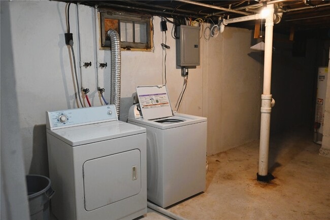 Building Photo - 9510 Lydell Dr