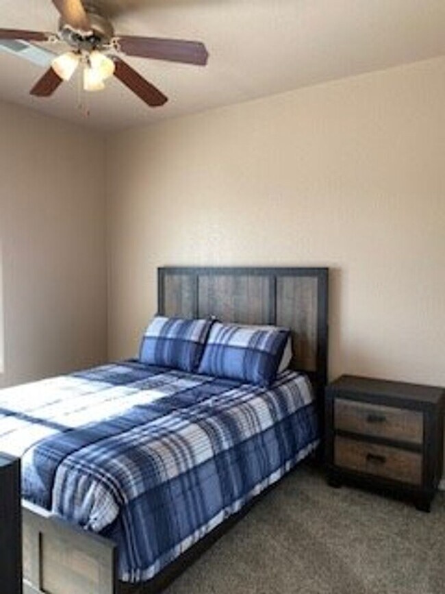 Building Photo - Fully Furnished: Beautiful 3 bedroom, 2 ba...