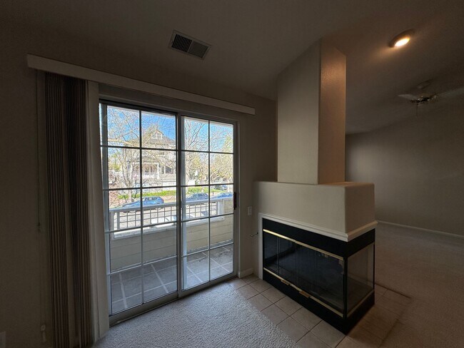 Building Photo - Exceptionally Spacious and Modernized 2x2 Townhouse w/Garage and Washer/Dryer Hookups!