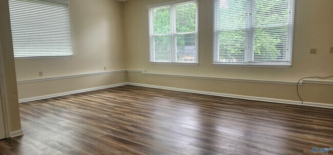 Building Photo - 1006 Wood Cir