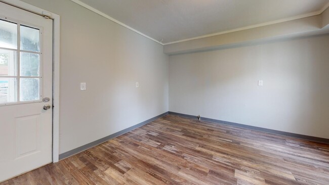 Building Photo - 1st MONTH FREE - Bellaire / Puritas Area -...