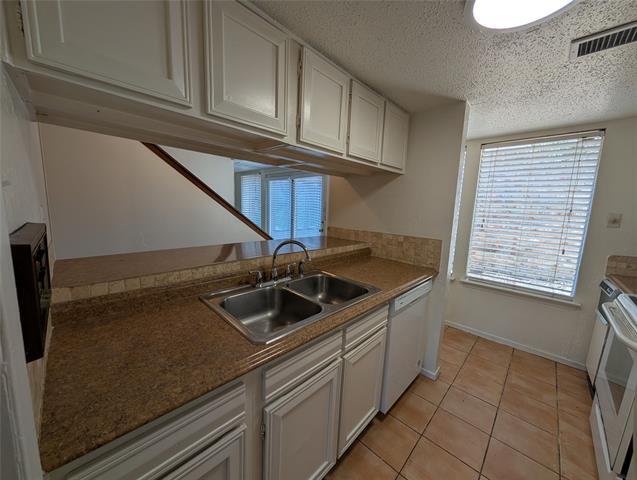 Building Photo - 8560 Park Ln