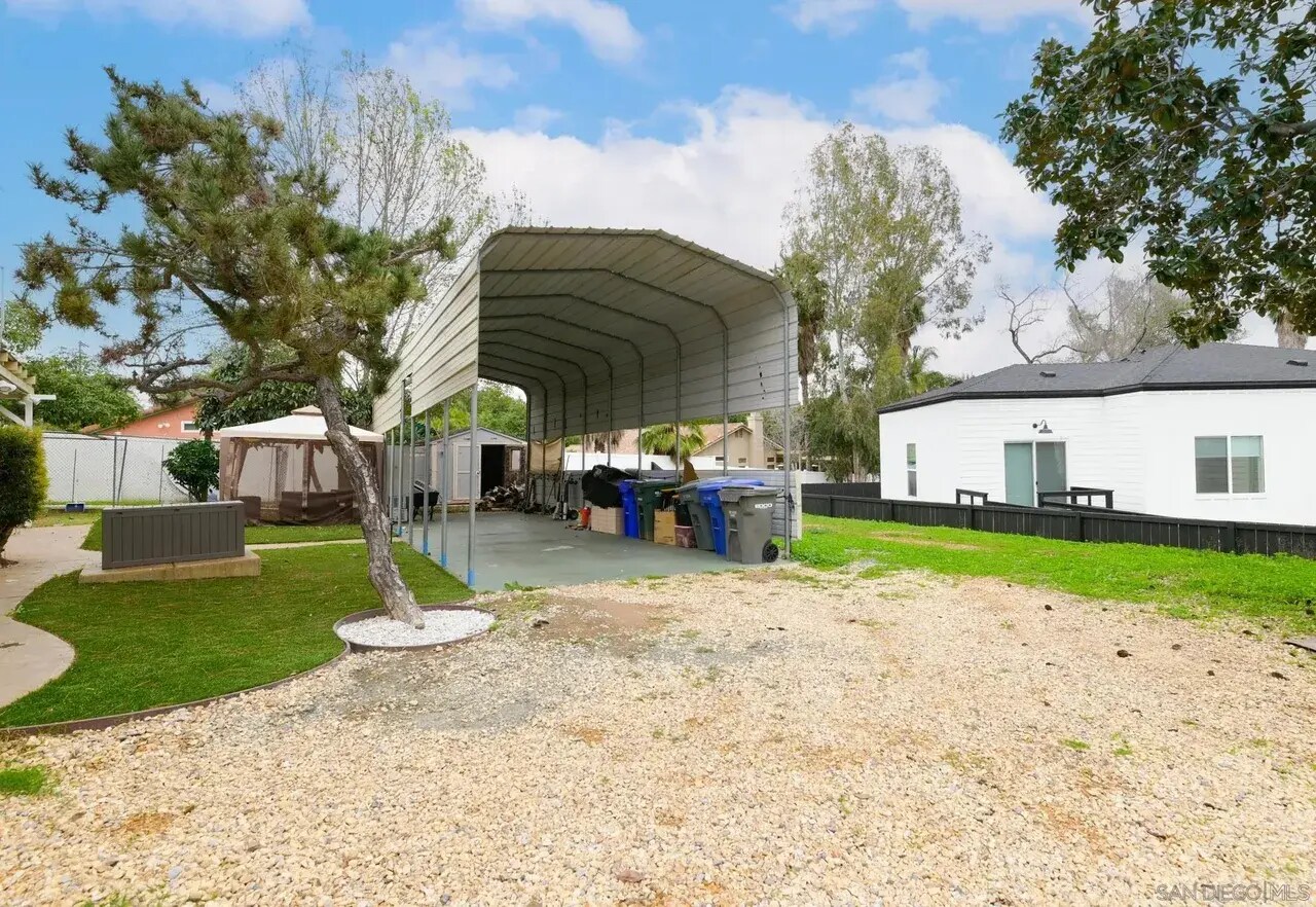 Building Photo - 4388 Bellflower Dr