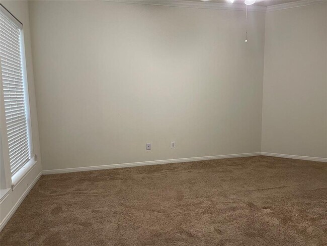 Building Photo - 9410 Creek Vine Dr