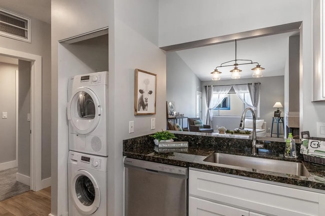 Building Photo - Beautiful Unit! 1 bedroom, 1 bathroom unit...