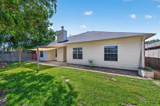 Building Photo - 6118 N Fawnlake Dr