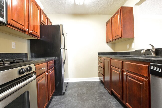 Building Photo - Miriada Condominums - 3 Bed 2 Bath for Ren...