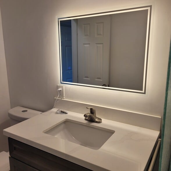 Building Photo - 1641 Evergreen Ave