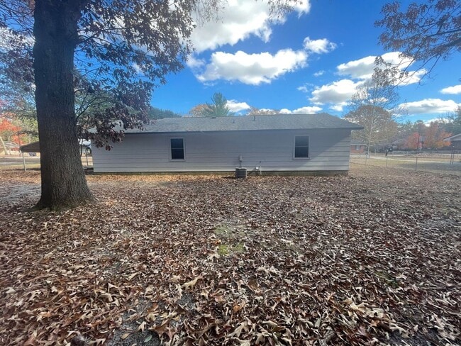 Building Photo - 917 Johnson St