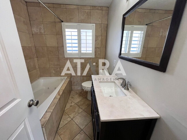 Building Photo - 2559 Wilmington Ave