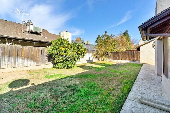 Building Photo - North Fresno 3/2