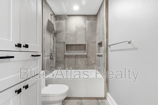 Building Photo - 15625 Terrace Lawn Cir