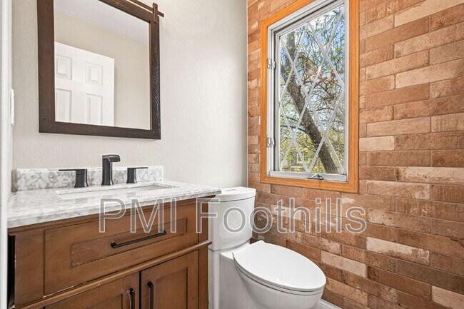 Building Photo - 2578 E Nichols Cir