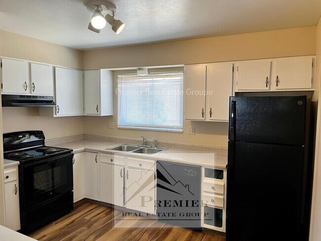 Building Photo - 1437 Auburn Dr