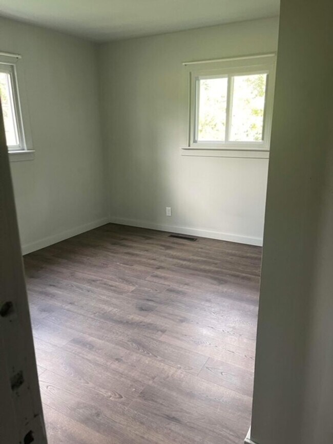 Building Photo - COZY 3 BED, 1 BATH HOUSE WITH FENCED IN BACKYARD LOCATED IN VINE GROVE